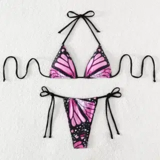 Photo montrant un maillot de bain deux pièces rose et noir ficelle bas string et haut triangle dos nu
