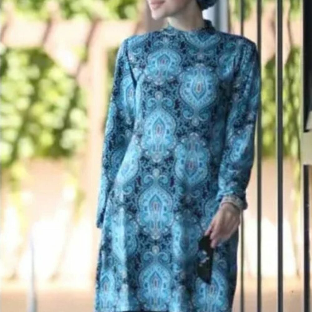 Maillot de Bain Burkini Bleu avec Motifs Traditionnels