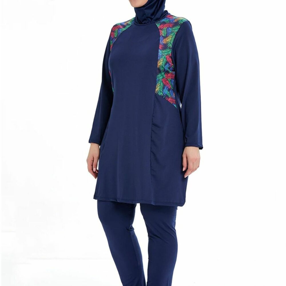 Maillot de Bain Burkini à Couverture Complète sur une femme sur fond blanc