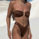 Maillot de Bain Bustier Sexy à Deux Pièces sur une femme