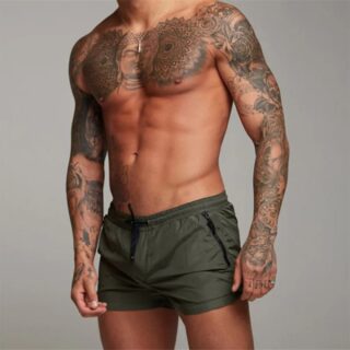 Maillot de Bain Boxer à Lacets avec Doublure sur un homme sur fond gris