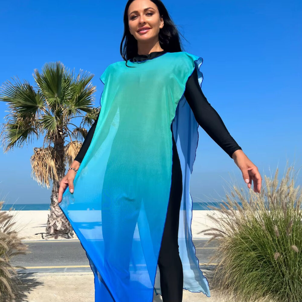 Maillot de Bain Burkini avec Longue Robe sur une femme sur la plage