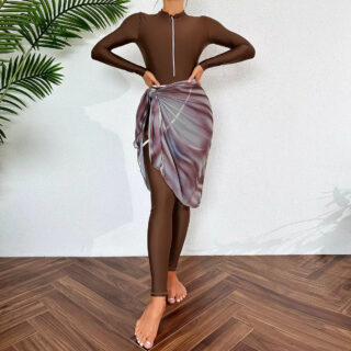Maillot de Bain Burkini Marron et Moderne sur une femme