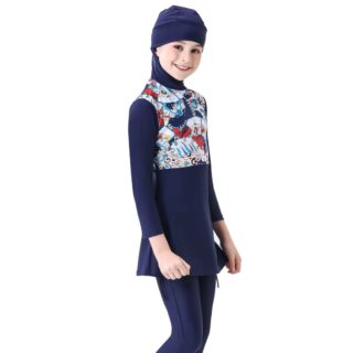 Maillot de Bain Burkini Moderne à Motifs Multicolores pour Enfant sur une fille sur fond blanc