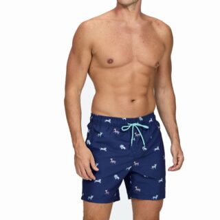 Maillot de Bain Homme à Motifs d’Animaux sur un homme sur fond blanc