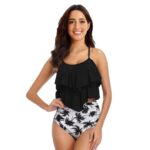 Maillot de Bain Tankini Moderne à Volants sur une femme sur fond blanc