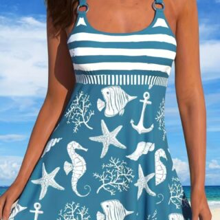 Maillot de Bain Tankini à Motifs Fonds Marins sur une femme en bord de plage