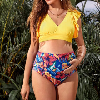 Maillot de Bain Grossesse à Imprimé Floral Multicolore sur une femme